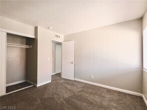 Building Photo - 1405 E Vegas Valley Dr