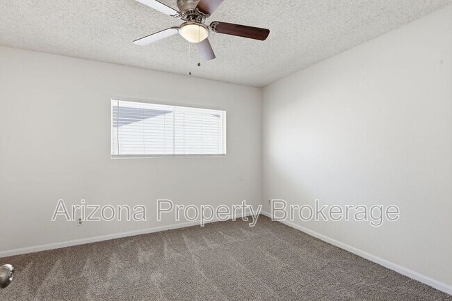 Building Photo - 3934 E Piccadilly Rd