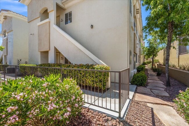 Building Photo - 1521 Ruby Cliffs Ln