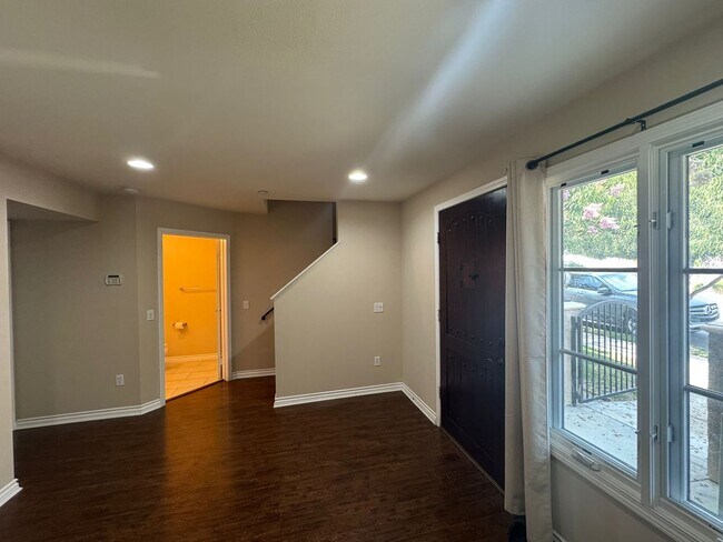 Building Photo - 247 S Arroyo Dr