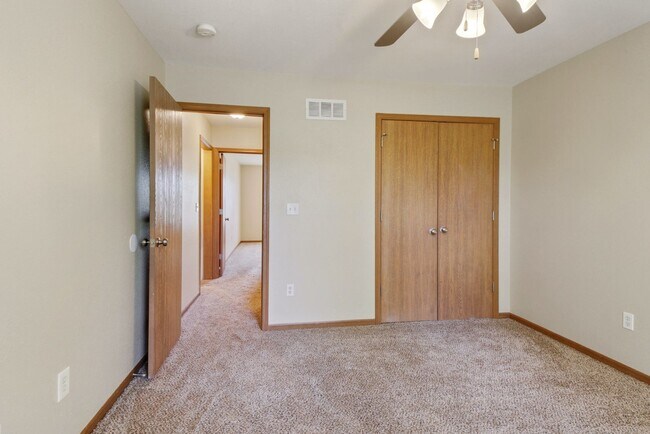 Building Photo - Two story, 3 bedroom, 2 Bath Duplex