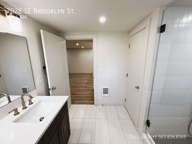 Building Photo - Stunning Newly Renovated 4-Bedroom Home fo...