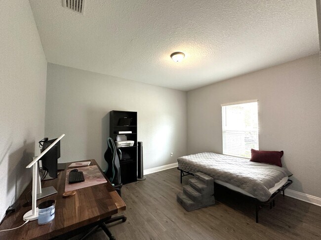 Building Photo - 113 Tranquility Dr
