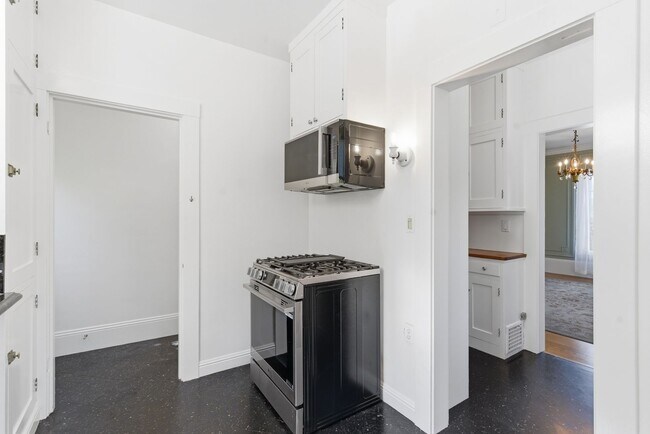 Building Photo - 501-503 Mandana Blvd