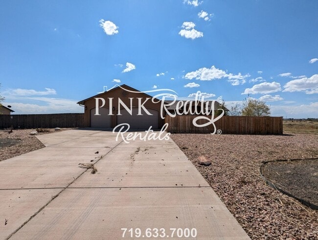 Building Photo - 1325 N Challenger Pl