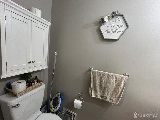 Building Photo - 42 Townsend Dr