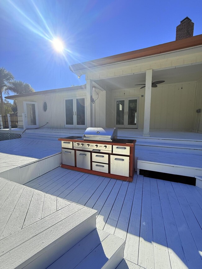 Building Photo - 255 Ridge Lake Rd