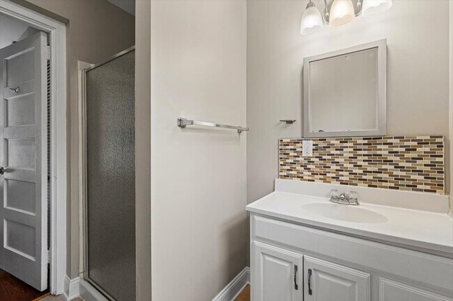 Building Photo - 329 E Union St