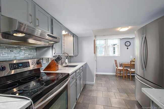 Building Photo - 437 Hulls Farm Rd