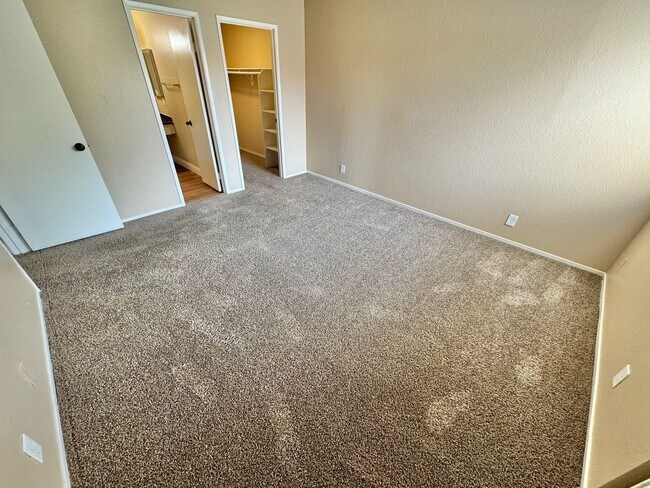 Building Photo - THIS SECOND-FLOOR DESERT SHORES CONDO OFFE...