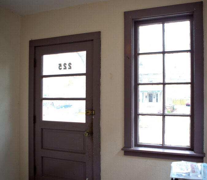 Building Photo - 225 Buell St