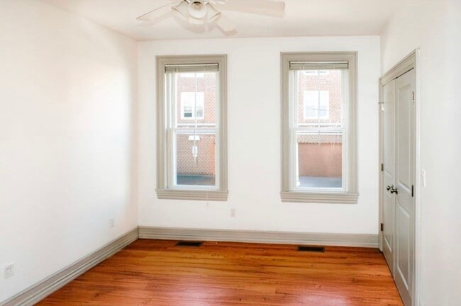 Building Photo - 643 E 5th St