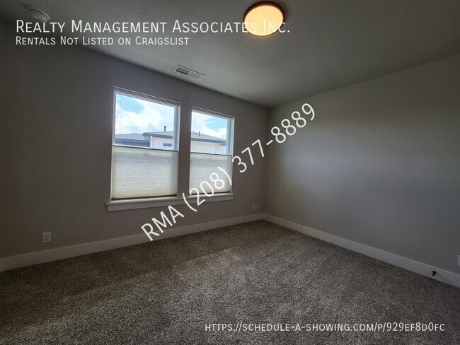 Building Photo - 2015 E Knobcone Dr