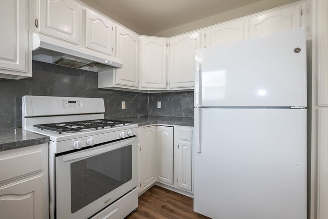 Building Photo - Gorgeous 4 Bedroom Remodel, Union Schools!