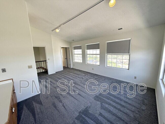Building Photo - 2506 W Grandview Dr