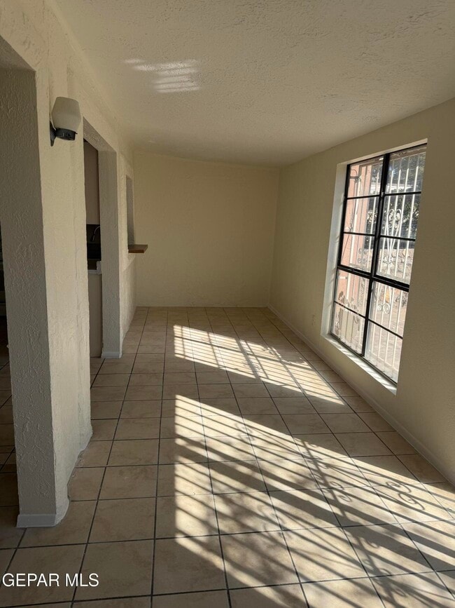 Building Photo - 408 N Resler Dr