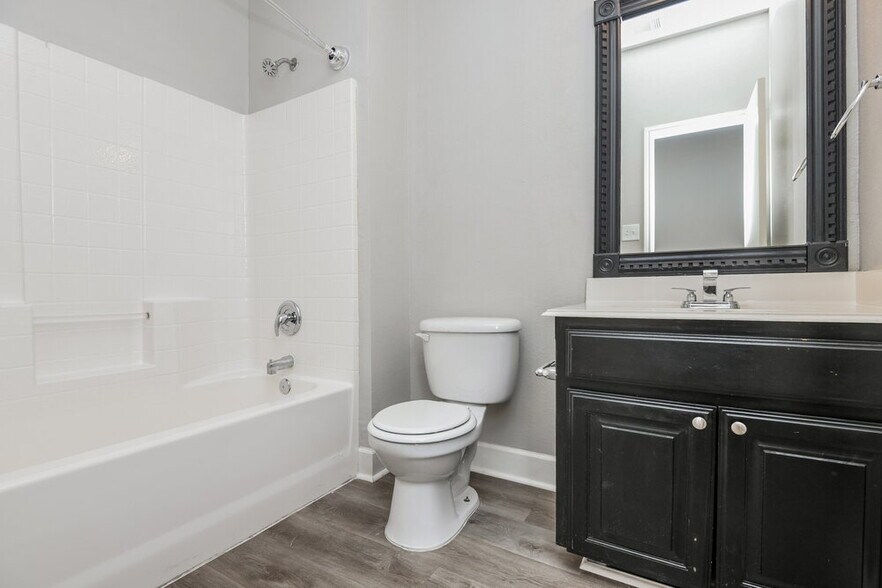 Building Photo - 5704 Parkview Hills Ln