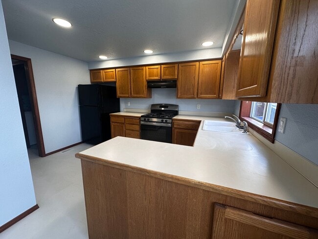Building Photo - 3 Bedroom 2 Bath Single Family home