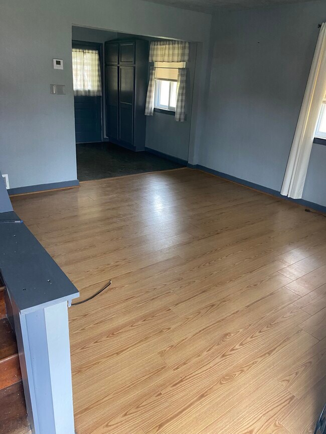 Building Photo - 308 Owens Ave