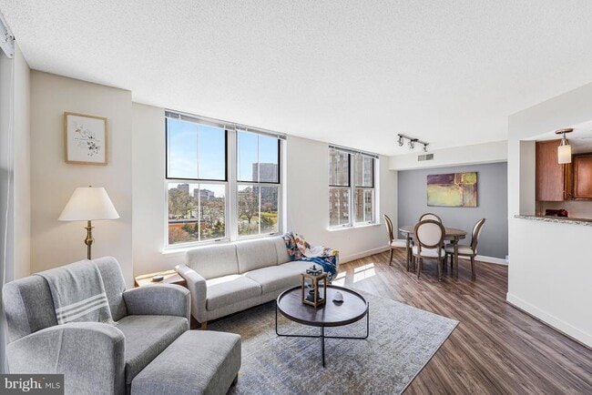 Building Photo - 11800 Sunset Hills Rd