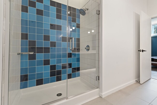 Building Photo - 1st Floor modern condo in downtown Durham!