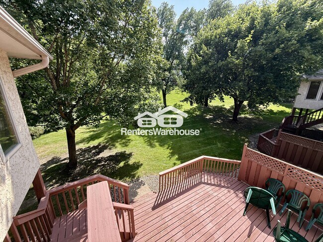 Building Photo - 10445 Fawns Way