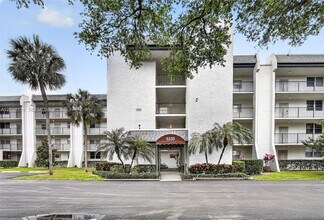 Building Photo - 9330 Lagoon Pl
