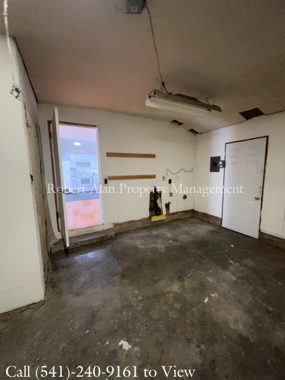 Building Photo - 724 SW 37th St
