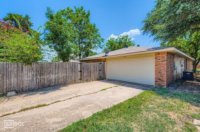 Building Photo - 9117 Fairmont Cir