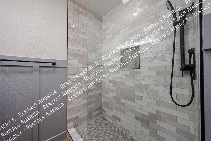 Building Photo - 8821 S 48th St