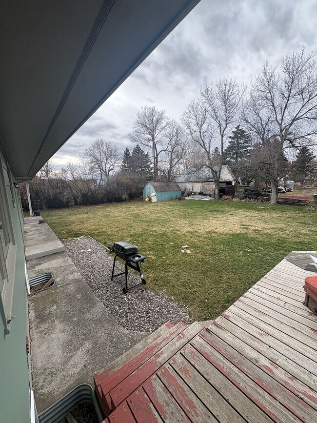 Building Photo - 3 Bed 2 Bath Single Family Home with Additional Space in Basement!