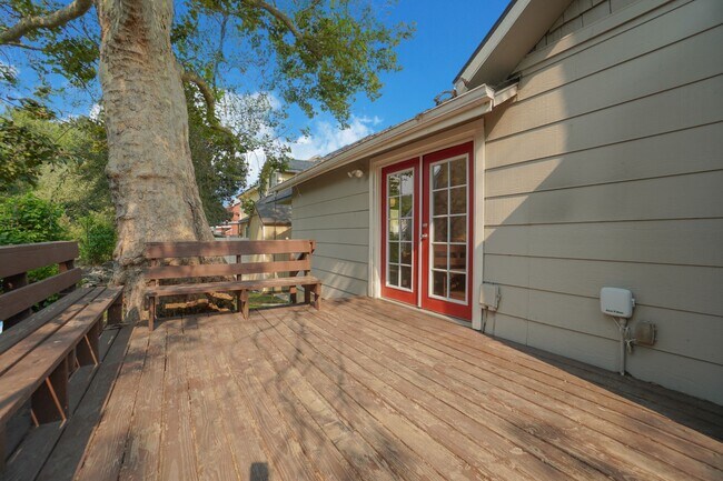 Building Photo - 5707 N Bogart Ln