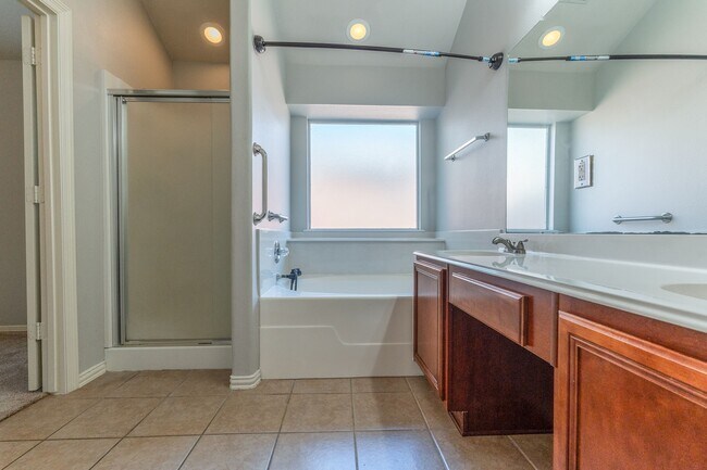 Building Photo - 32015 Sue Ln