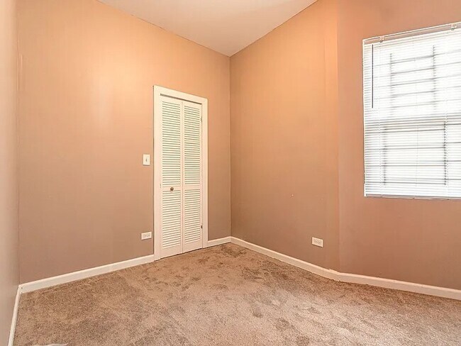 Building Photo - 1144 W 68th St