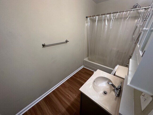 Building Photo - 5 Crosswinds Dr