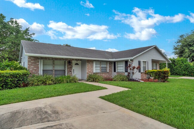 Building Photo - 1350 Riverside Cir