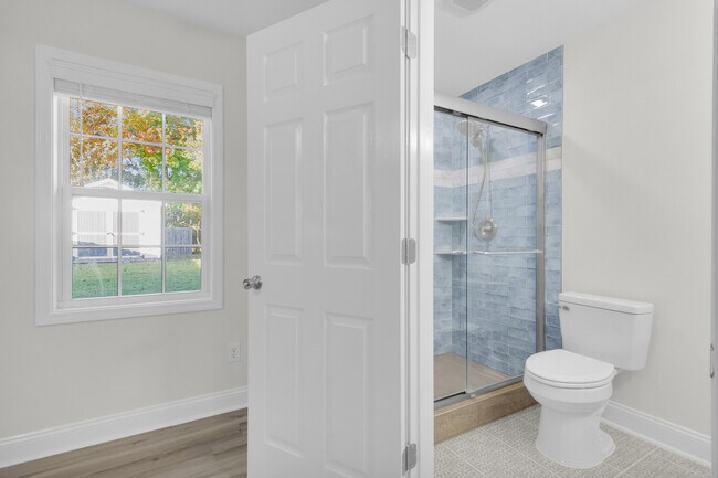 Building Photo - 204 Two Oaks Ct