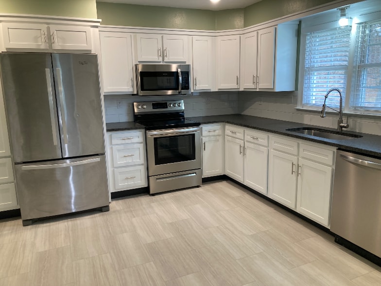 Building Photo - 222 Bank Dr