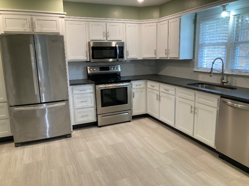 Building Photo - 222 Bank Dr