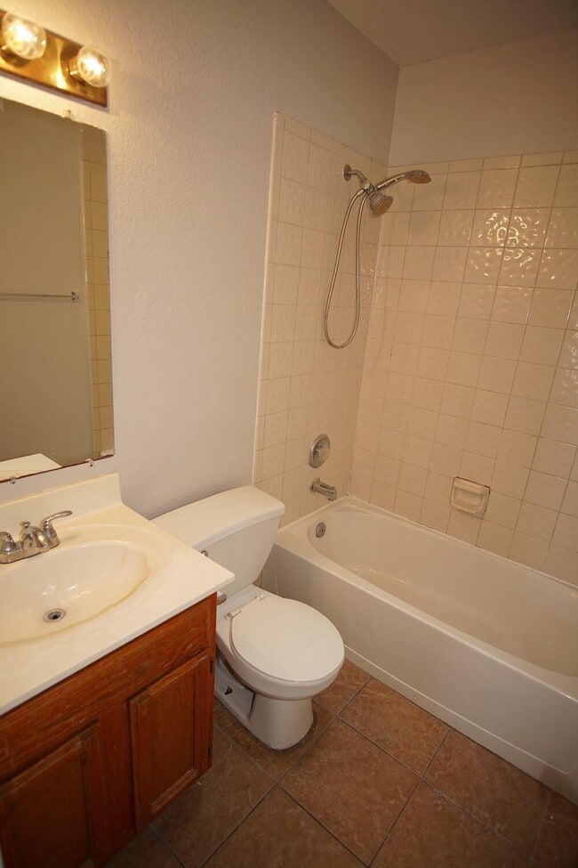 Building Photo - 1417 Desierto Rico Ave