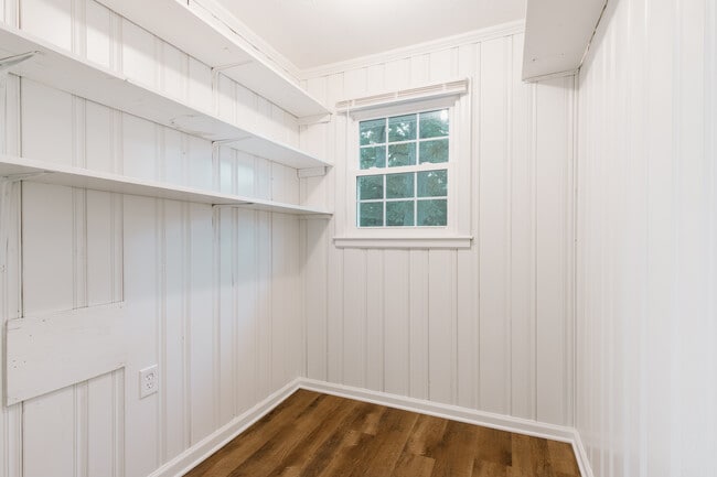 Large Pantry - 5 W Gantt Cir