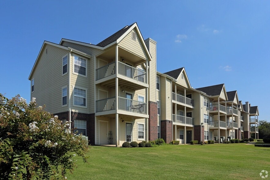 Building Photo - Oakmont Apartments