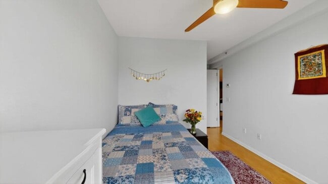Building Photo - 2 bedroom in LONG ISLAND CITY NY 11101
