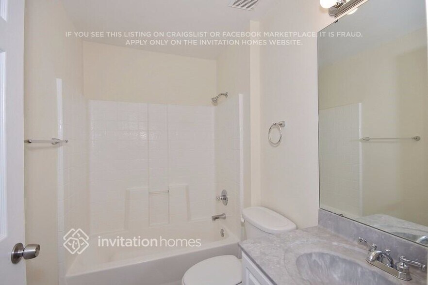 Building Photo - 820 Brightview Dr