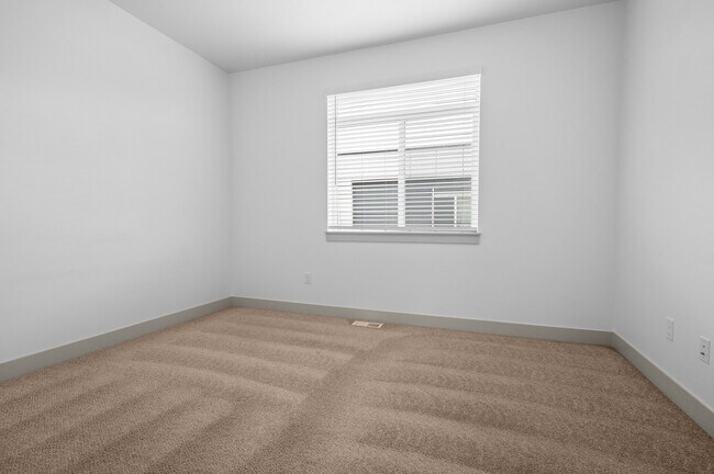 Building Photo - 671 S 400 E