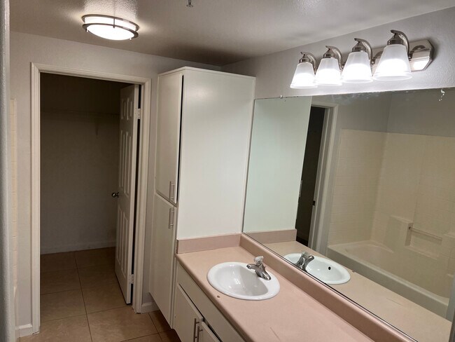 Master Bathroom - 31230 Taylor Ln