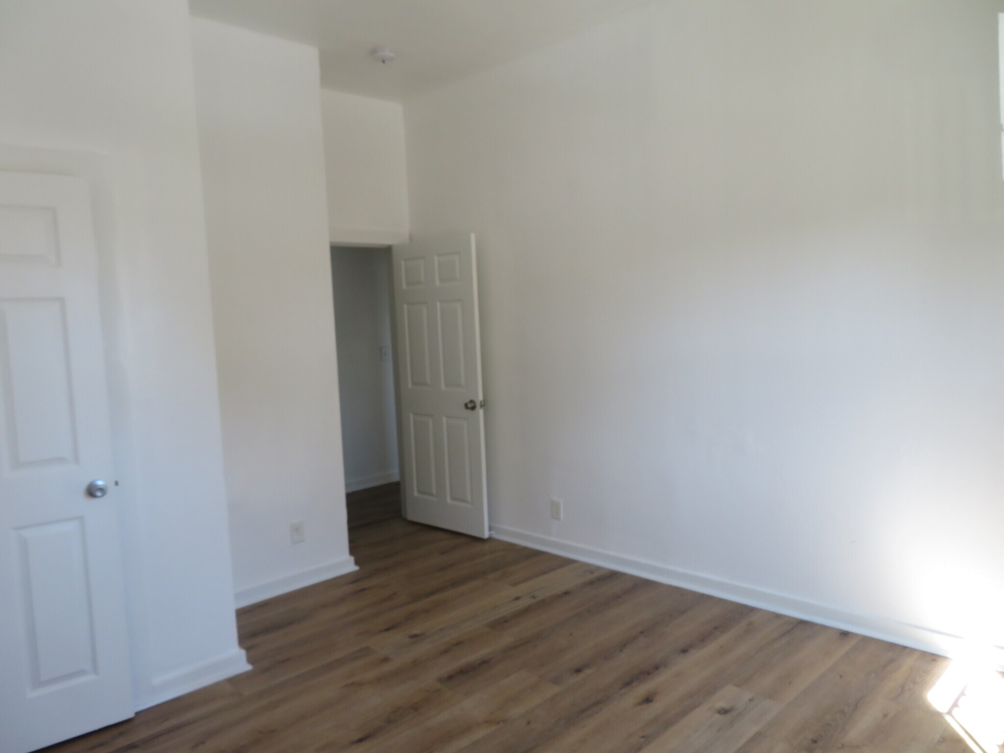 Building Photo - 154 E Colden Ave