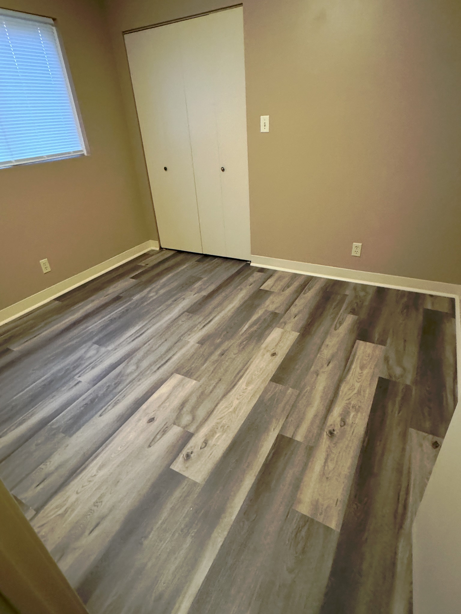 Building Photo - 309 N 6th Ave