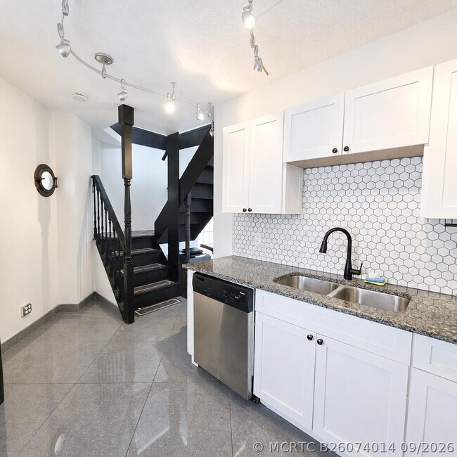 Building Photo - 3709 S Olive Ave