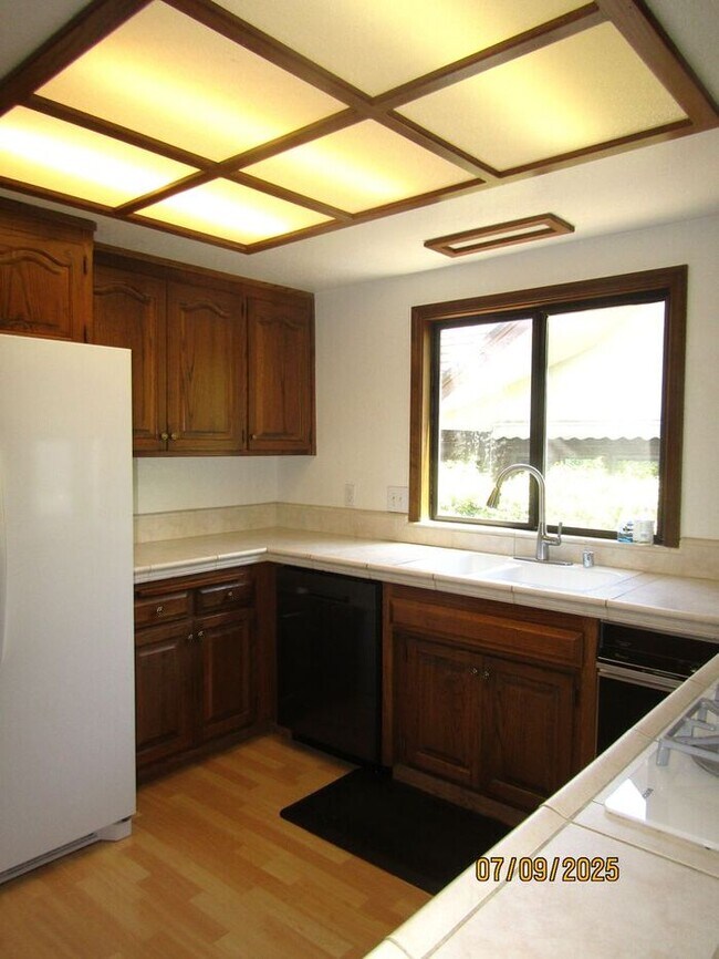 Building Photo - Beautiful Single Story Home in Great Santa...